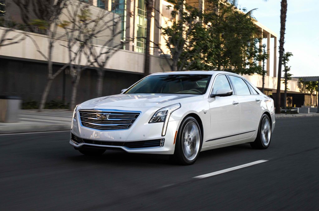 2017-Cadillac-CT6-front-three-quarter-in-motion-02